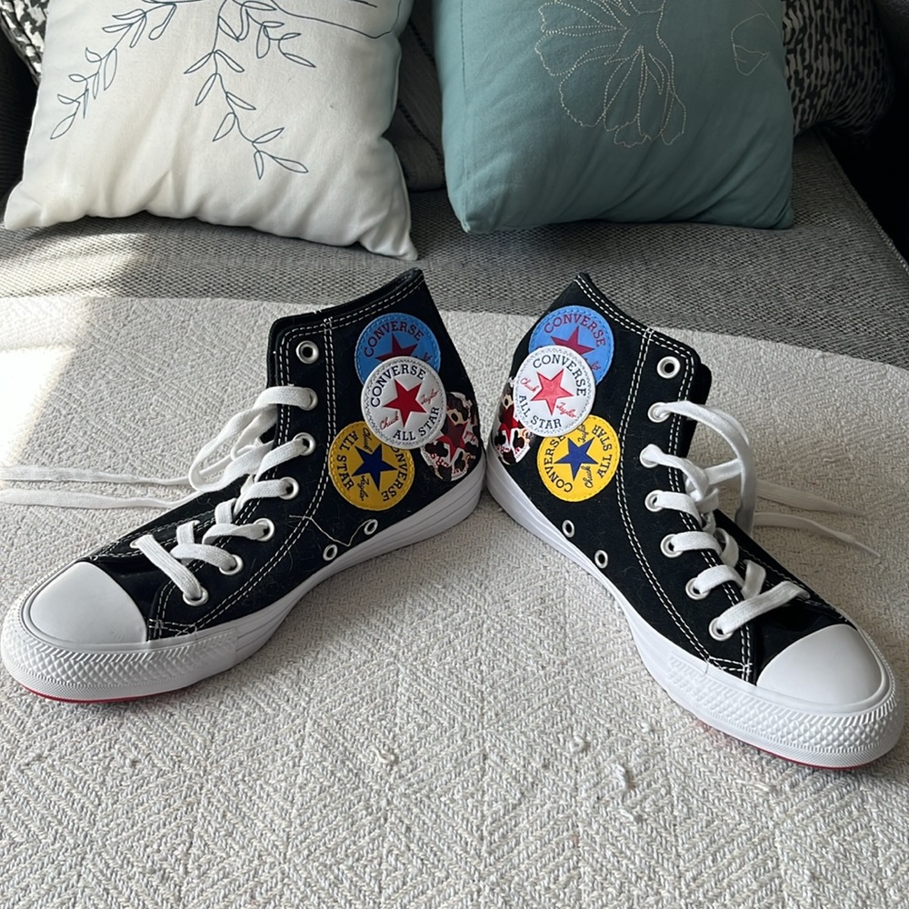 Brand new converse. Never worn or used. Women’s size 8!!